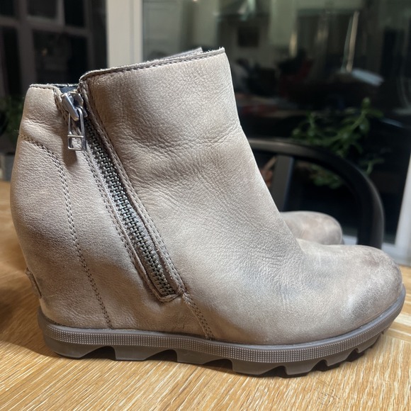 Sorel Shoes - SOREL Joan of Arctic Wedge II Zip leather ankle boots sz 7 EU 38 Tan